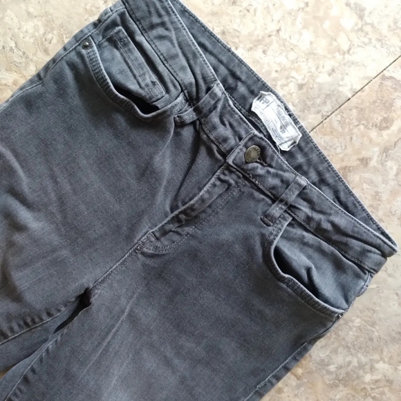 Free People frayed hem cropped jeans, size 27 - Picture 2 of 6